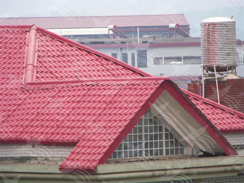 樹脂瓦 VS 琉璃瓦：哪個更適合您的屋頂？